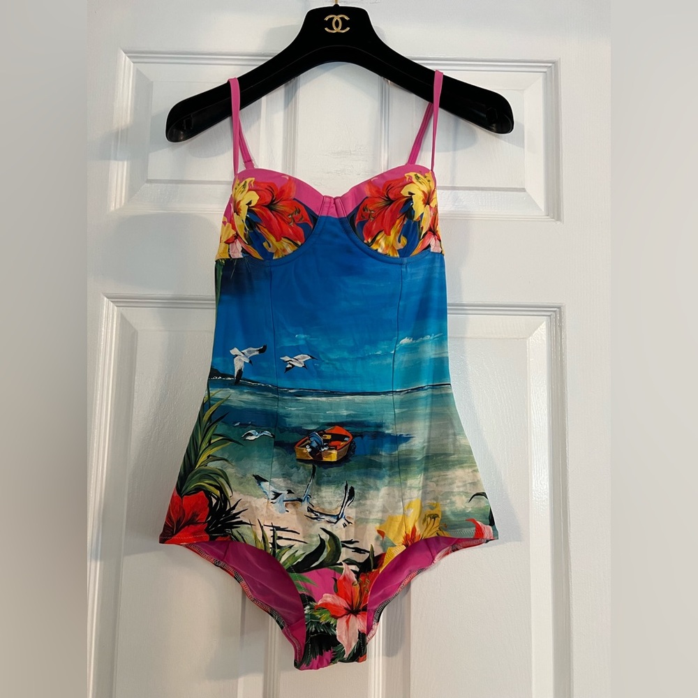 Sold Out Dolce & Gabbana Swim beachwear bathing suit size M 42  beach print EUC